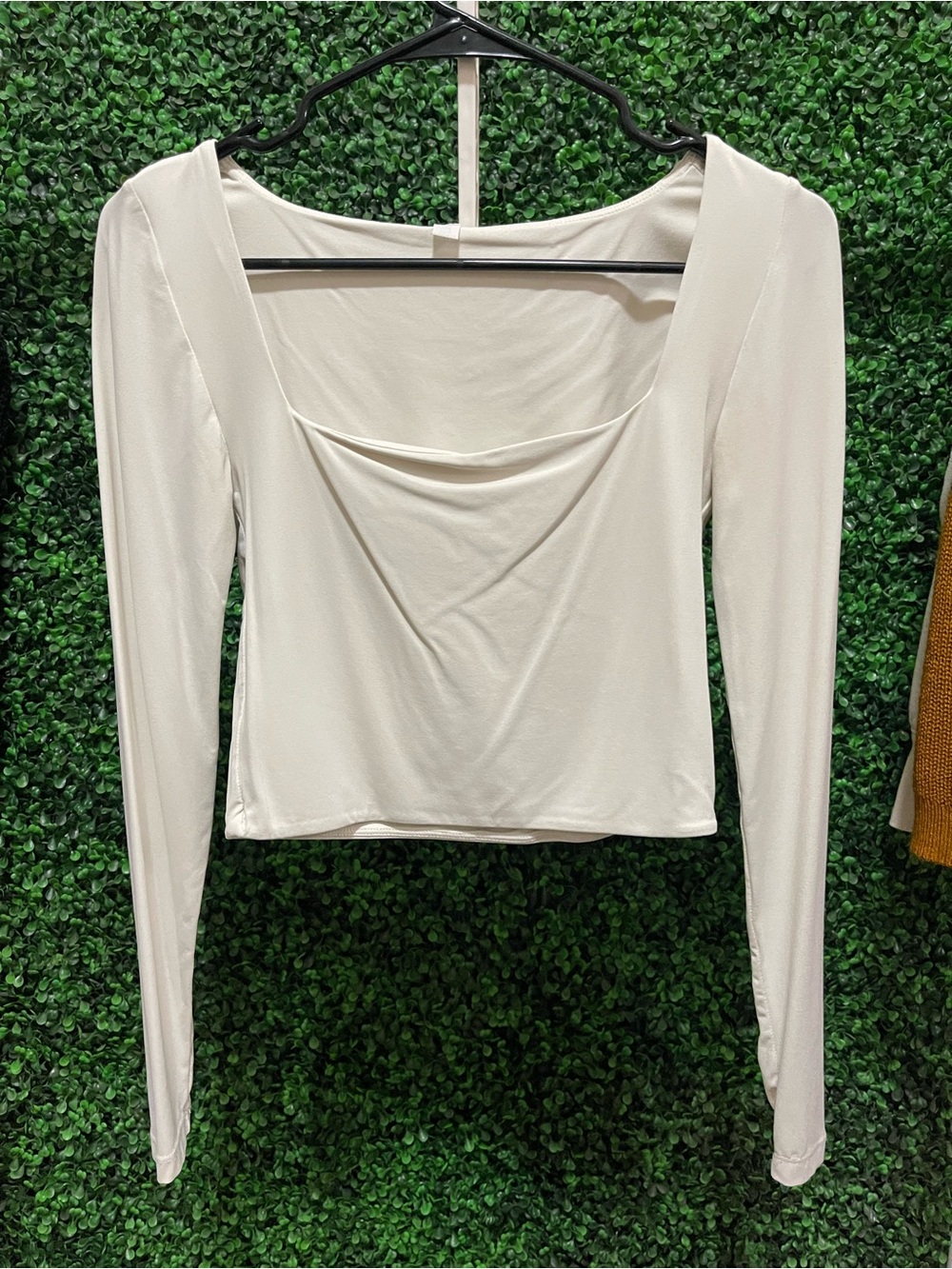 Women’s Long Sleeve Scoop Neck Top in Cream